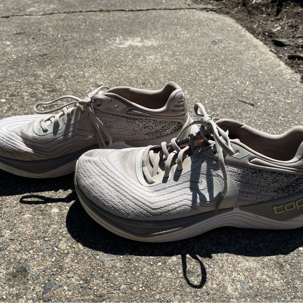 Topo wide toe box  Running Shoes